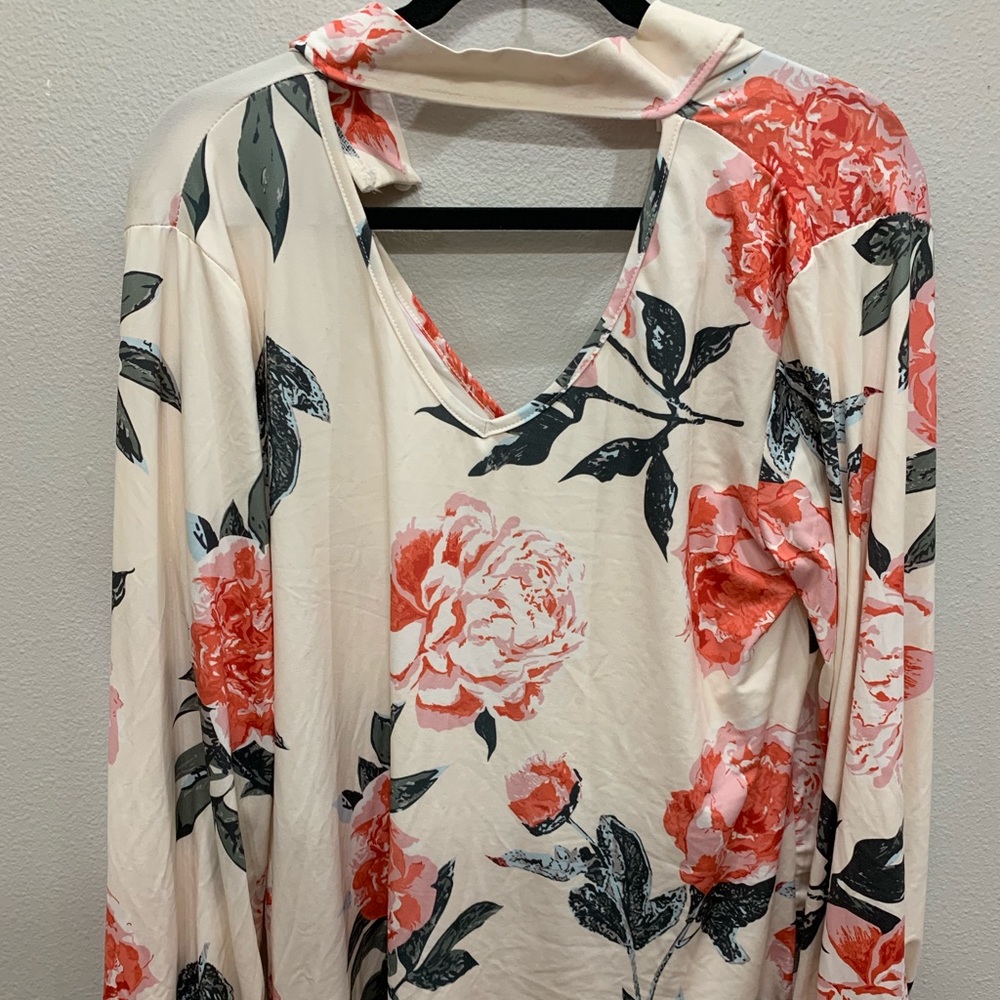 Key Hole Floral Blouse